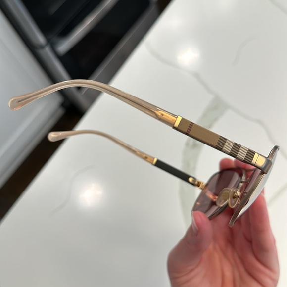 Women’s Burberry sunglasses BE3080 brown mirror rose gold aviators 😎 - Picture 11 of 14